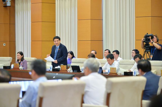 Bộ trưởng Nguyễn Kim Sơn: Liệu có cần một bộ sách giáo khoa của Nhà nước hay không? - Ảnh 2.