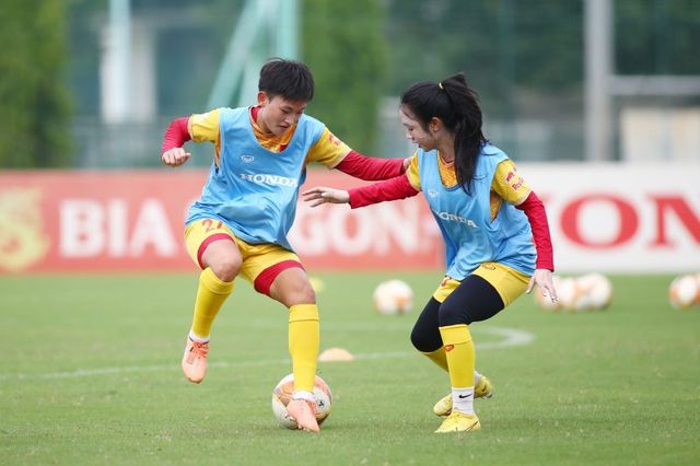 Tân binh của ĐT nữ Việt Nam bất ngờ trước cường độ tập luyện của đội - Ảnh 3.