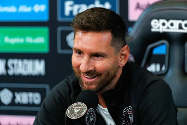 Messi và những màn ăn mừng kiểu siêu anh hùng  - Ảnh 1.