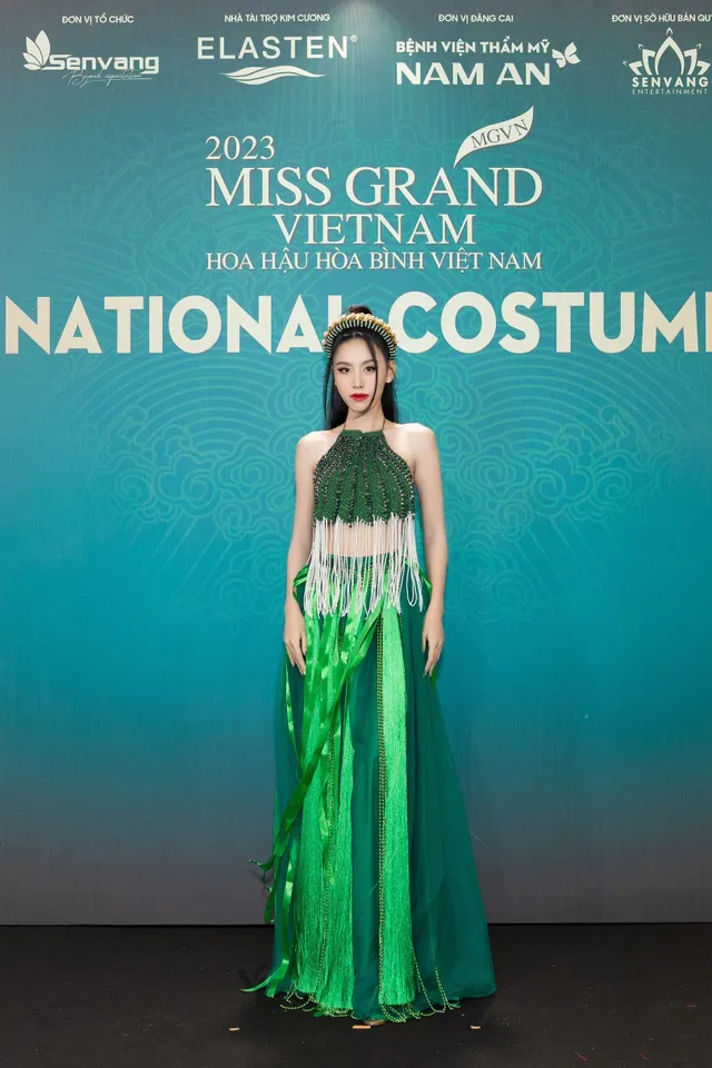 Dàn người đẹp nền nã với trang phục truyền thống trên thảm đỏ Miss Grand Vietnam 2023 - Ảnh 10.