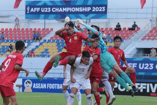 U23 Việt Nam thắng nhẹ U23 Lào, khởi đầu suôn sẻ - Ảnh 2.