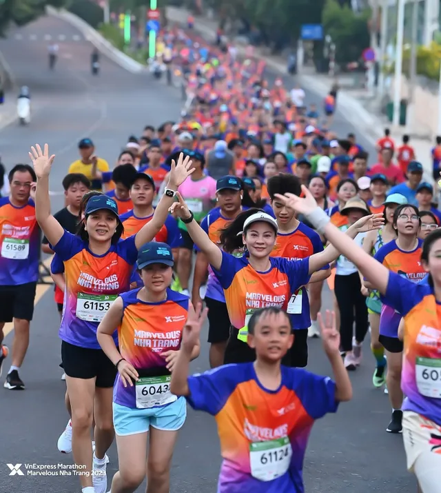 Thương hiệu Xtep bền bỉ đồng hành cùng VĐV chinh phục VnExpress Marathon Marvelous Nha Trang 2023 - Ảnh 1.