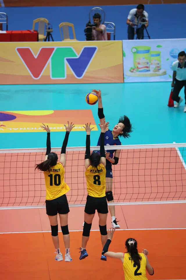 Khán giả Lào Cai mãn nhãn với cuộc so tài giữa 2 ĐT Việt Nam tại VTV Cup Ferroli 2023 - Ảnh 5.