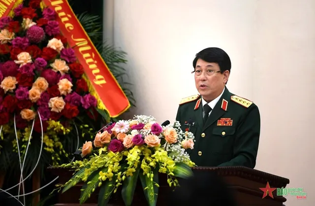 Trao huy hiệu 45 năm tuổi Đảng tặng Đại tướng Lương Cường - Ảnh 1.