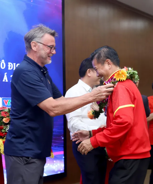 ĐT U23 Việt Nam ca khúc khải hoàn, rạng rỡ trong lễ mừng công vô địch U23 Đông Nam Á 2023 - Ảnh 5.