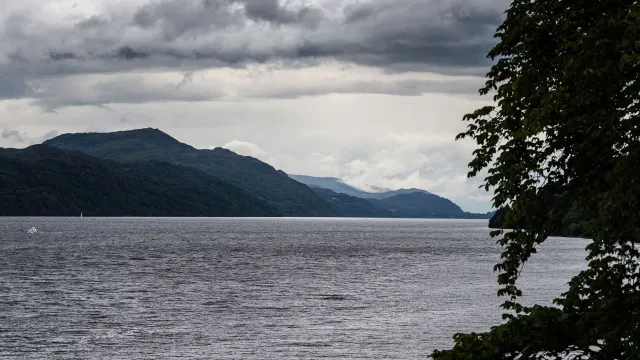 Người hâm mộ quái vật hồ Loch Ness chuẩn bị cho cuộc săn quái vật lớn nhất trong 50 năm - Ảnh 1.