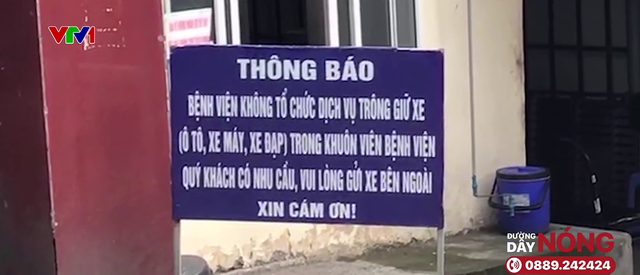 Thiếu bãi đỗ xe tại bệnh viện, người dân loay hoay tìm chỗ đỗ với giá trên trời - Ảnh 2.