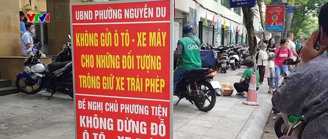 Thiếu bãi đỗ xe tại bệnh viện, người dân loay hoay tìm chỗ đỗ với giá trên trời - Ảnh 9.