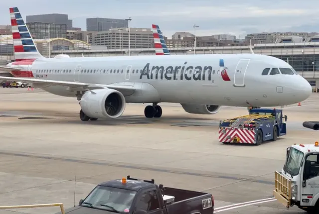 American Airlines bị phạt 4,1 triệu USD do vi phạm quy định an toàn hàng không - Ảnh 1.