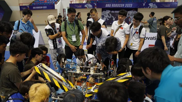 Các đội tuyển ABU Robocon 2023 giao lưu và chia sẻ công nghệ - Ảnh 11.