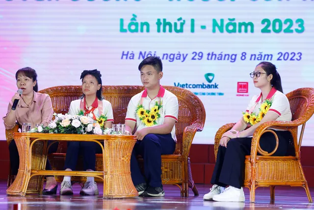 Thành đoàn Hà Nội tổ chức tuyên dương những Người con hiếu thảo - Ảnh 2.