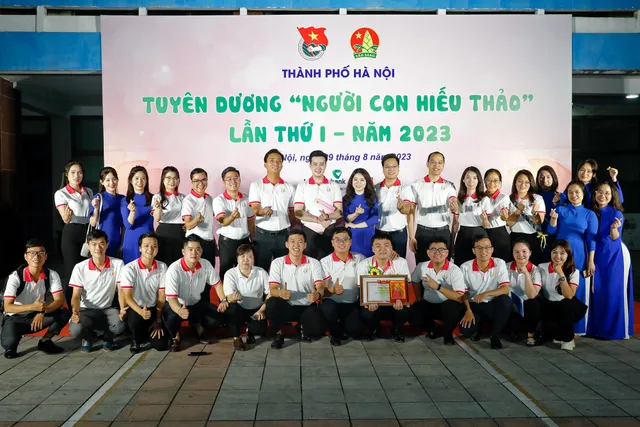 Thành đoàn Hà Nội tổ chức tuyên dương những Người con hiếu thảo - Ảnh 4.