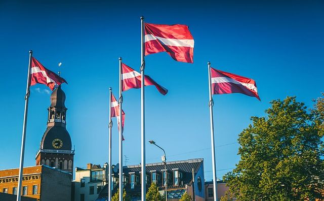 Latvia sẽ ra lệnh cho công dân Nga rời khỏi nước này - Ảnh 1.