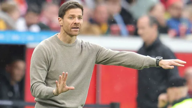 Xabi Alonso gia hạn hợp đồng với Bayer Leverkusen - Ảnh 1.