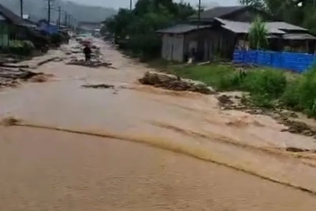 Tuyến đường từ Lào về Cửa khẩu Cầu Treo vẫn chưa được thông xe - Ảnh 1.