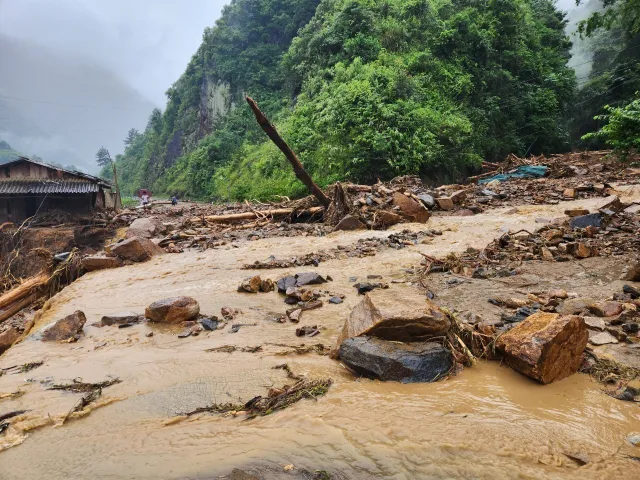 Yên Bái: Mưa lũ làm 2 cháu nhỏ thiệt mạng - Ảnh 5.