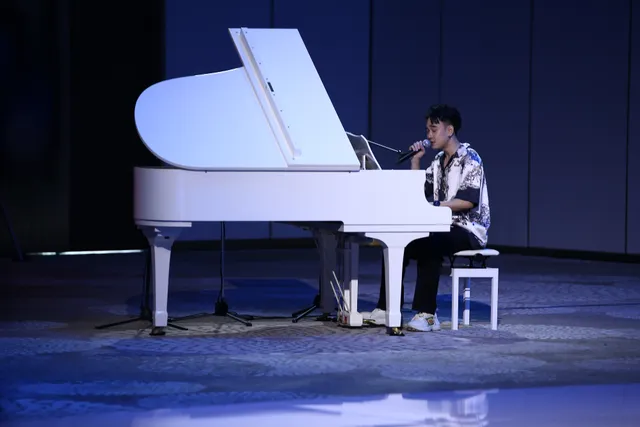 Chàng trai tài năng đưa bài hát tự sáng tác lên Vietnam Idol 2023 - Ảnh 2. Chàng trai tài năng đưa bài hát tự sáng tác lên Vietnam Idol 2023 - Ảnh 2.