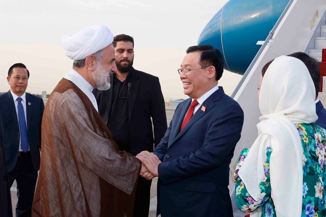 Chủ tịch Quốc hội Vương Đình Huệ đến thủ đô Tehran, bắt đầu thăm chính thức Cộng hòa Hồi giáo Iran - Ảnh 2.