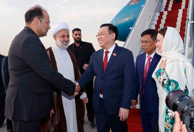 Chủ tịch Quốc hội Vương Đình Huệ đến thủ đô Tehran, bắt đầu thăm chính thức Cộng hòa Hồi giáo Iran - Ảnh 4.