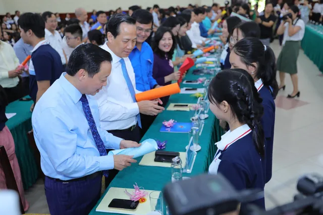 Phó Thủ tướng Trần Hồng Hà: Cần tiếp tục lắng nghe, đáp ứng nguyện vọng của trẻ em - Ảnh 2. Phó Thủ tướng Trần Hồng Hà: Cần tiếp tục lắng nghe, đáp ứng nguyện vọng của trẻ em - Ảnh 2.