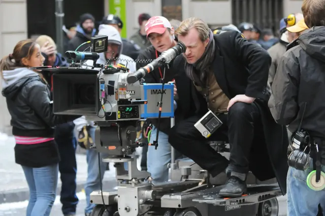 Christopher Nolan giải thích lý do một số đoạn đối thoại trong Oppenheimer khó nghe - Ảnh 2. Christopher Nolan giải thích lý do một số đoạn đối thoại trong Oppenheimer khó nghe - Ảnh 2.