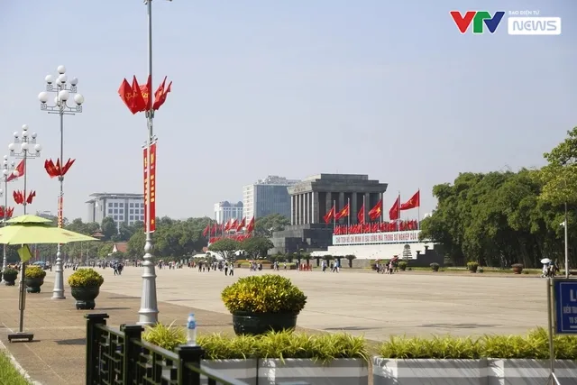 Phố phường Hà Nội tưng bừng cờ hoa chào mừng Quốc khánh 2/9 - Ảnh 2. Phố phường Hà Nội tưng bừng cờ hoa chào mừng Quốc khánh 2/9 - Ảnh 2.