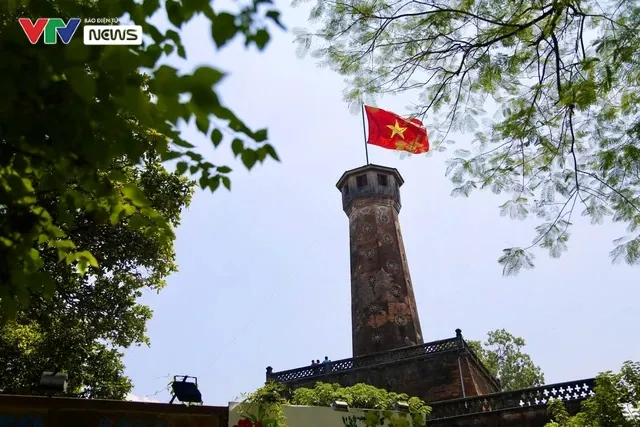 Phố phường Hà Nội tưng bừng cờ hoa chào mừng Quốc khánh 2/9 - Ảnh 5. Phố phường Hà Nội tưng bừng cờ hoa chào mừng Quốc khánh 2/9 - Ảnh 5.