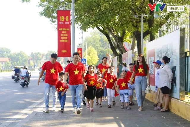 Phố phường Hà Nội tưng bừng cờ hoa chào mừng Quốc khánh 2/9 - Ảnh 3. Phố phường Hà Nội tưng bừng cờ hoa chào mừng Quốc khánh 2/9 - Ảnh 3.