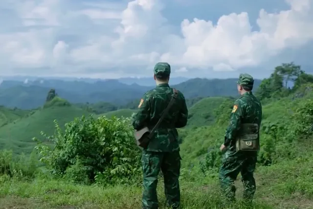 Cuộc chiến không giới tuyến - Tập 4: Trưởng đồn Trung nghi ngờ ông Hề buôn ma túy - Ảnh 2.