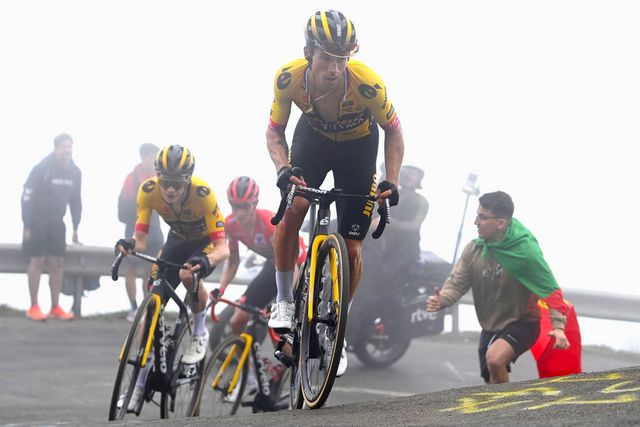 Primoz Roglic về nhất chặng 17 giải đua xe đạp La Vuelta 2023 - Ảnh 1.