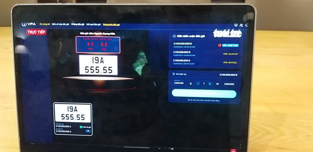 Biển số xe đầu tiên được đấu giá với số tiền 2 tỷ 690 triệu đồng - Ảnh 2.