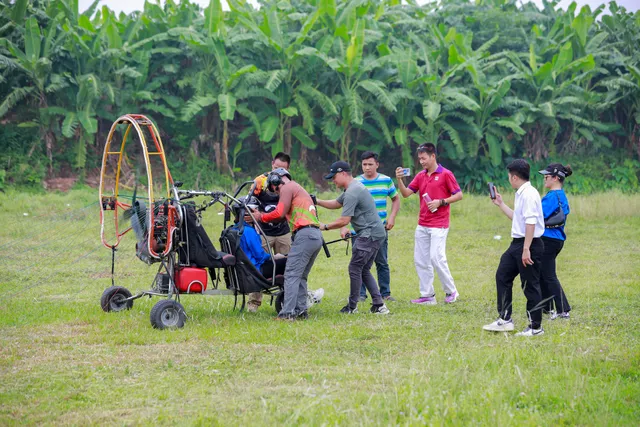 Trải nghiệm bay dù lượn Paramotor Gliding ngay tại Hà Nội - Ảnh 3.