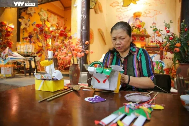 Trưng bày các mẫu đèn cổ, gợi nhớ ký ức của tết Trung thu xưa - Ảnh 13. Trưng bày các mẫu đèn cổ, gợi nhớ ký ức của tết Trung thu xưa - Ảnh 13.