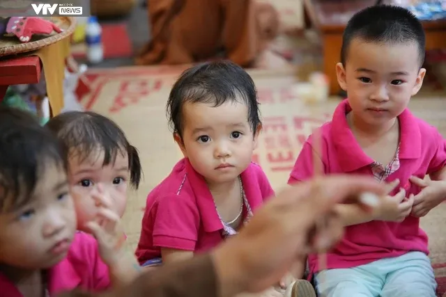 Trưng bày các mẫu đèn cổ, gợi nhớ ký ức của tết Trung thu xưa - Ảnh 12. Trưng bày các mẫu đèn cổ, gợi nhớ ký ức của tết Trung thu xưa - Ảnh 12.