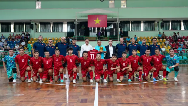 LĐBĐVN tri ân chia tay tuyển thủ Futsal Trần Văn Vũ - Ảnh 1.