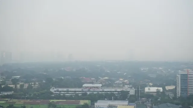 Núi lửa phun khói bụi, Philippines ban bố cảnh báo về sức khỏe - Ảnh 1.