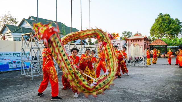 Mãn nhãn lân múa Mai hoa thung ở Cần Thơ - Ảnh 3.