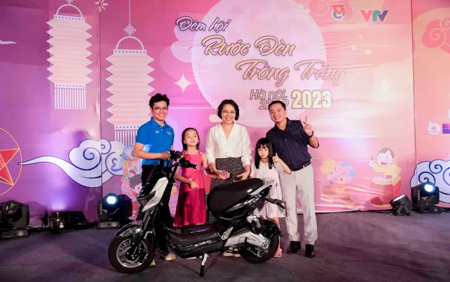 Tưng bừng hoạt động Rước đèn trông trăng đón Tết Trung thu tại VTV - Ảnh 23. Tưng bừng hoạt động Rước đèn trông trăng đón Tết Trung thu tại VTV - Ảnh 23.