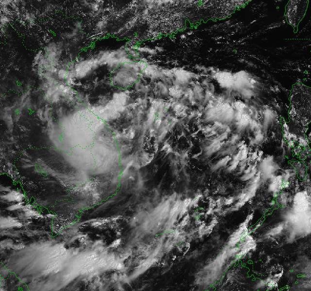 Quảng Nam cấm biển, Đà Nẵng mưa to do ảnh hưởng của áp thấp nhiệt đới - Ảnh 1.