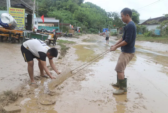 Thanh Hóa, Nghệ An khắc phục hậu quả sau mưa lũ - Ảnh 3.