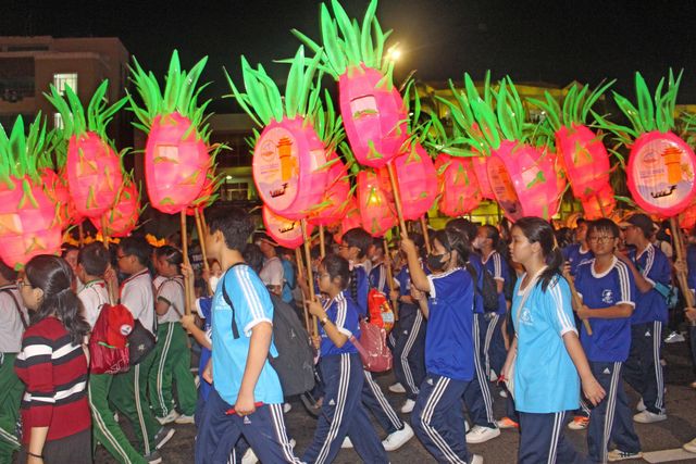 Rực rỡ sắc màu Lễ hội Trung thu Phan Thiết năm 2023 - Ảnh 3.