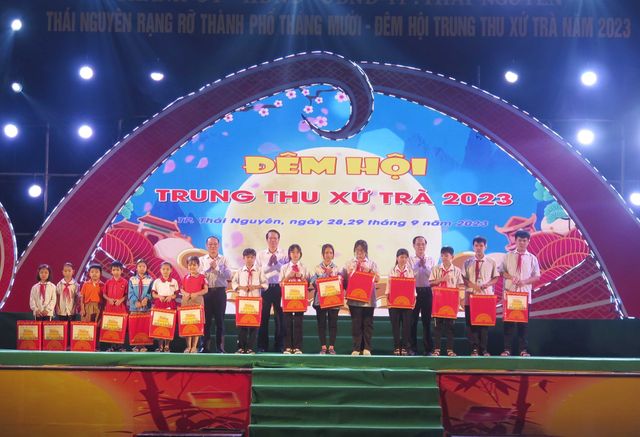 Hấp dẫn Đêm hội Trung Thu xứ Trà - Ảnh 3.