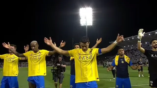 Ronaldo ghi bàn, Al Nassr áp sát ngôi đầu tại giải VĐQG Ả-rập Xê-út - Ảnh 2.