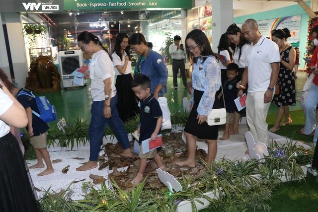 Khai giảng năm học mới, phụ huynh và học sinh hào hứng với những trải nghiệm mới lạ  - Ảnh 1.