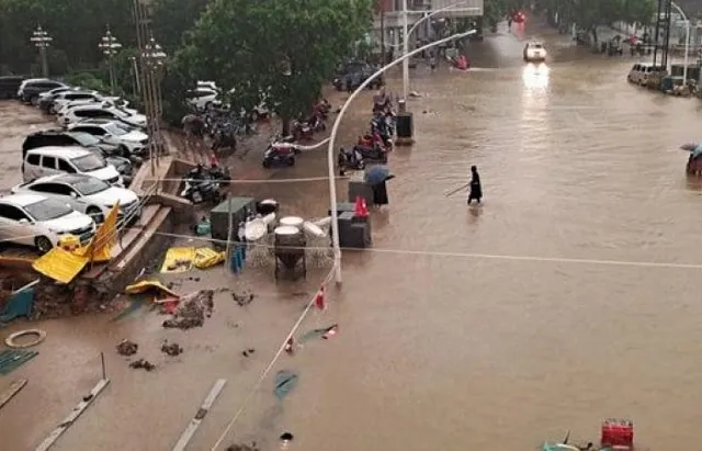 Mưa kỷ lục trong hơn 70 năm ở Thâm Quyến, Trung Quốc - Ảnh 1. Mưa kỷ lục trong hơn 70 năm ở Thâm Quyến, Trung Quốc - Ảnh 1.