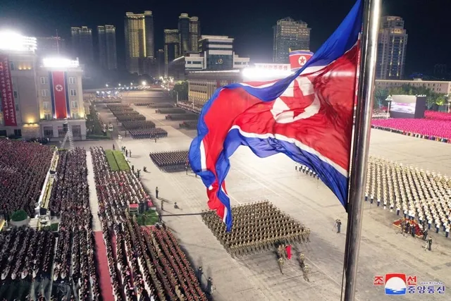 Triều Tiên duyệt binh kỷ niệm 75 năm Quốc khánh - Ảnh 8. Triều Tiên duyệt binh kỷ niệm 75 năm Quốc khánh - Ảnh 8.