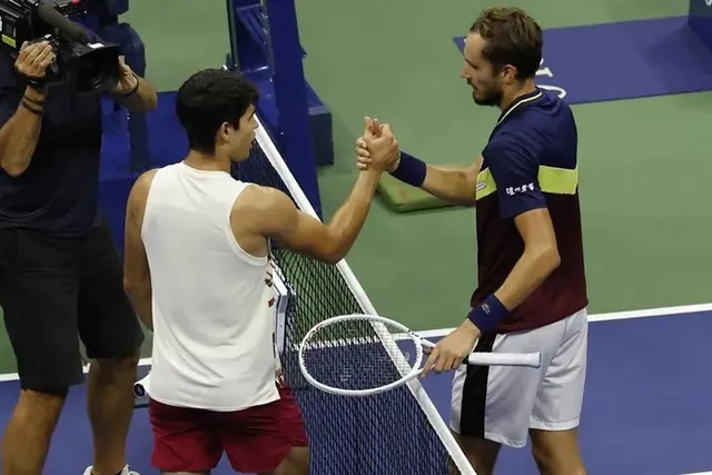 Biến Alcaraz thành cựu vương, Medvedev hẹn Djokovic tại chung kết Mỹ mở rộng 2023 - Ảnh 3. Biến Alcaraz thành cựu vương, Medvedev hẹn Djokovic tại chung kết Mỹ mở rộng 2023 - Ảnh 3.