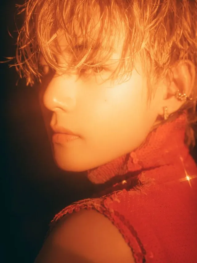 V (BTS) thể hiện con người thật trong album solo đầu tiên - Ảnh 1. V (BTS) thể hiện con người thật trong album solo đầu tiên - Ảnh 1.