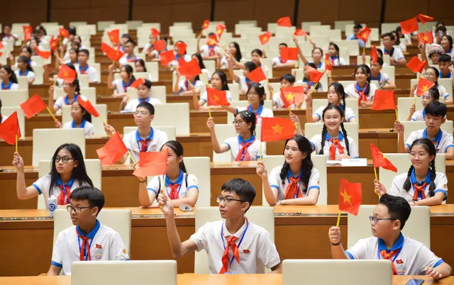 Đoàn đại biểu trẻ em toàn quốc sơ duyệt chuẩn bị cho Phiên họp giả định Quốc hội trẻ em - Ảnh 2. Đoàn đại biểu trẻ em toàn quốc sơ duyệt chuẩn bị cho Phiên họp giả định Quốc hội trẻ em - Ảnh 2.