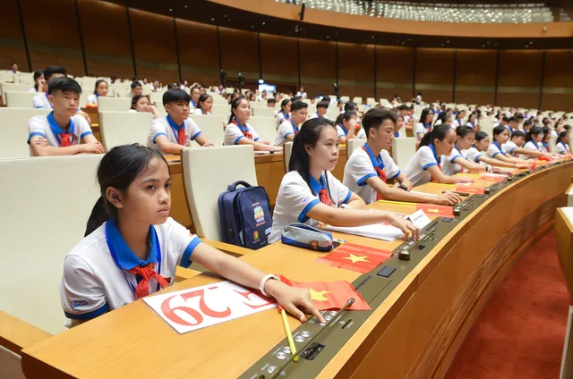 Đoàn đại biểu trẻ em toàn quốc sơ duyệt chuẩn bị cho Phiên họp giả định Quốc hội trẻ em - Ảnh 4. Đoàn đại biểu trẻ em toàn quốc sơ duyệt chuẩn bị cho Phiên họp giả định Quốc hội trẻ em - Ảnh 4.